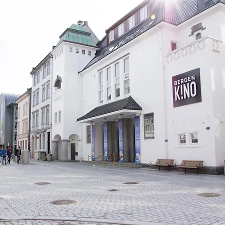 Apartment Dinbnb I Experience I 650m To Bryggen I Shared Patio Bergen